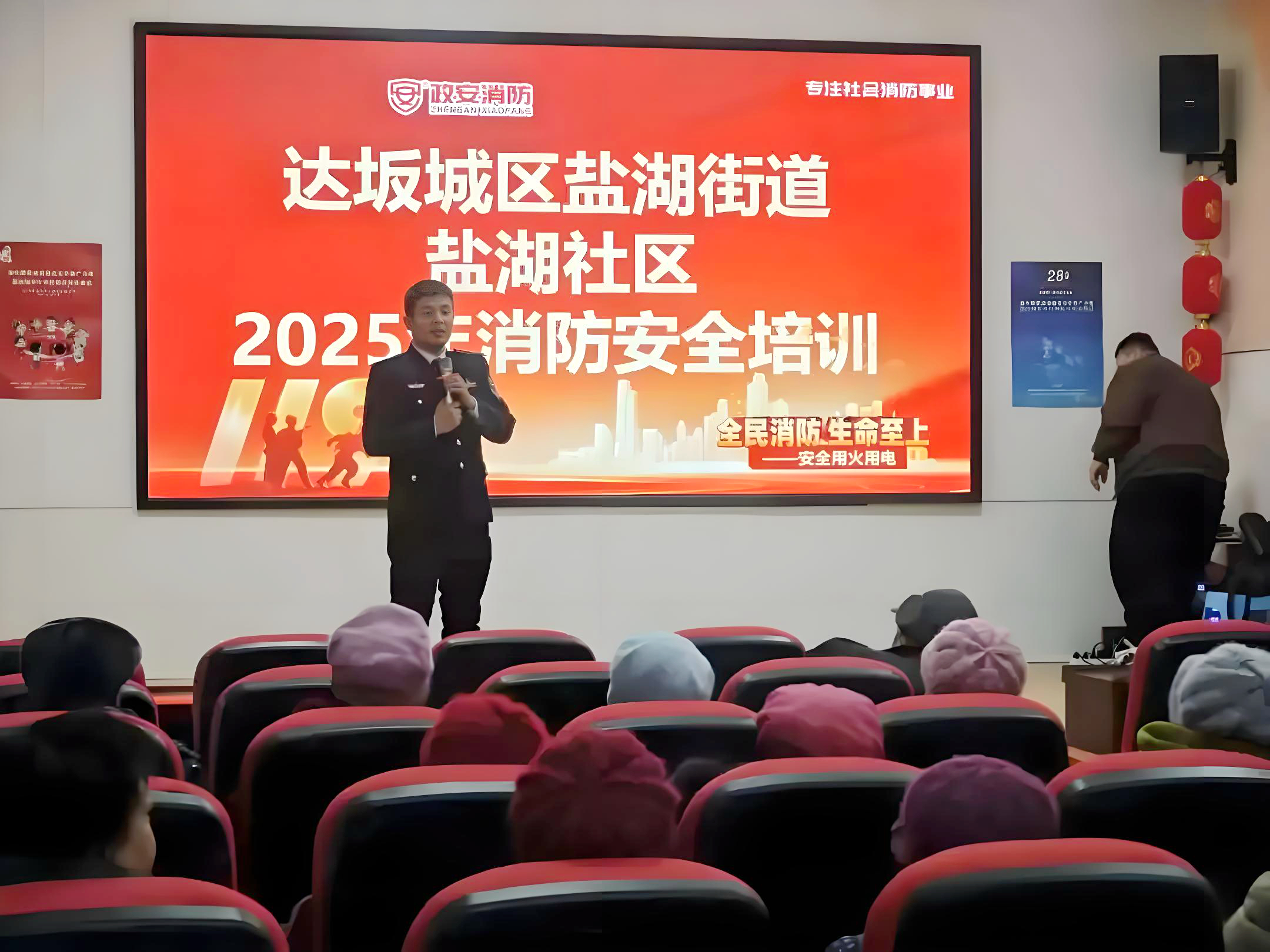 銀社聯(lián)動暖民心 老舊小區(qū)筑平安